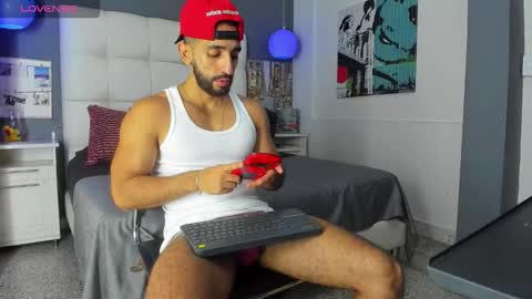 Yiyo online show from October 14, 2025, 9:37 pm