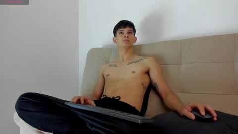 yizus_bonz online show from April 21, 2026, 11:29 pm