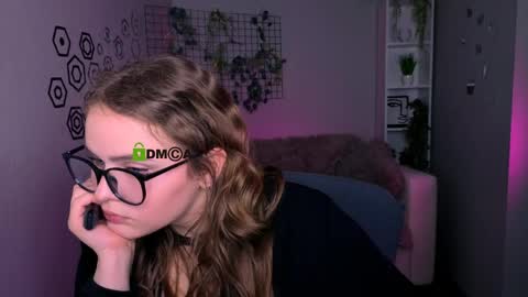 Ylia online show from April 10, 2026, 1:16 pm