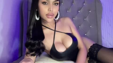 ylonagrae online show from April 17, 2026, 6:11 pm