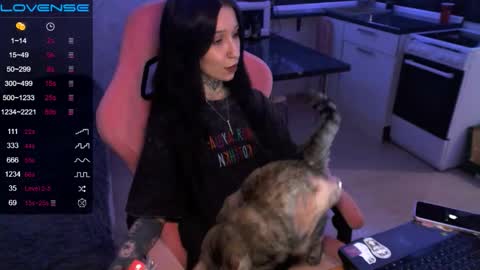 Snapshot of yngmilf_ chatting on September 18, 2025, 9:28 pm online show from September 18, 2025, 9:28 pm