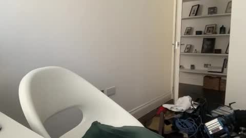 ynkhycvzlnnl online show from April 30, 2026, 1:28 pm