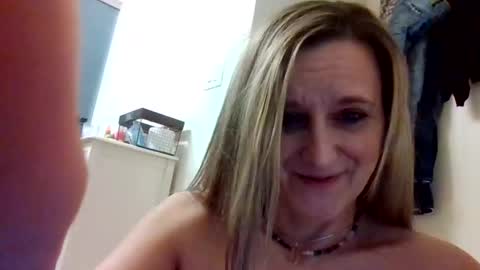 yogabuttttttt online show from January 9, 2026, 6:49 am