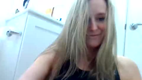 yogabuttttttt online show from May 22, 2026, 5:47 am