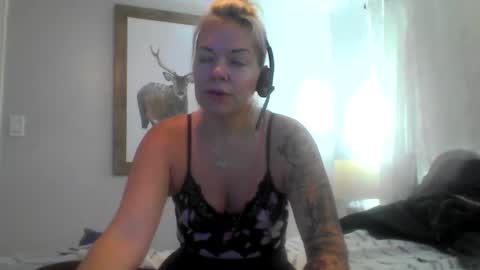 Yogiblondebangme online show from September 26, 2025, 3:16 pm