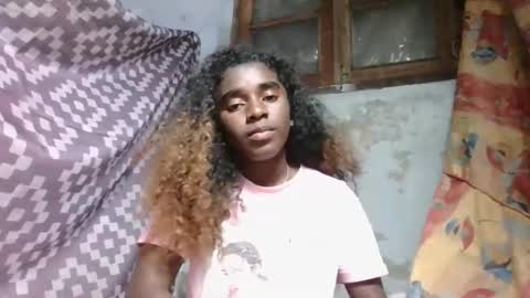 yolandrina05 online show from September 14, 2025, 1:27 am