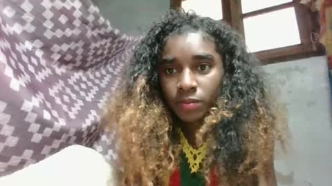 yolandrina05 online show from September 14, 2025, 1:32 pm