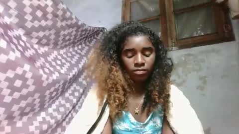 yolandrina05 online show from September 15, 2025, 1:38 am