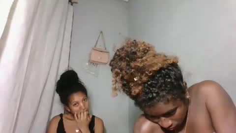 yolandrina05 online show from October 2, 2025, 9:44 pm