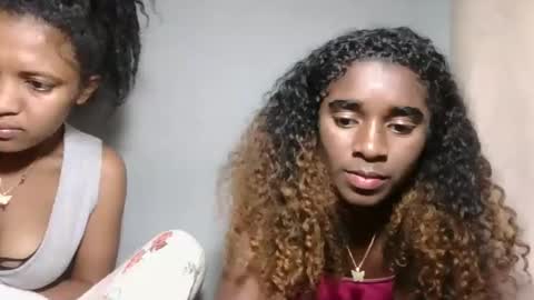 yolandrina05 online show from October 6, 2025, 6:44 am