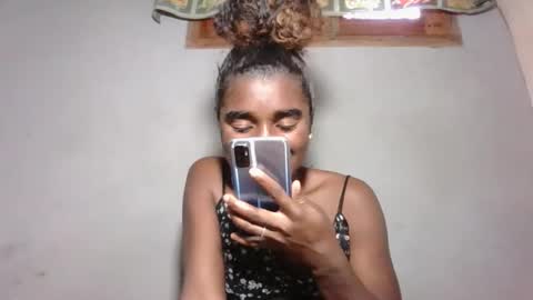 yolandrina05 online show from October 29, 2025, 8:49 am