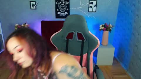 Yolandi-Foun online show from November 6, 2025, 12:06 pm