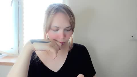 Snapshot of yomoyoo chatting on February 14, 2025, 9:24 am yomoyoo online show from February 14, 2025, 9:24 am