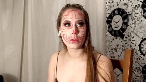 Snapshot of yonsteinworth chatting on October 17, 2025, 9:34 am Hey Guys My name is Vivienne online show from October 17, 2025, 9:34 am