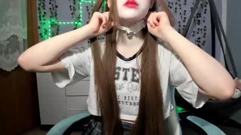 yoonhee_ki online show from March 26, 2026, 3:28 pm