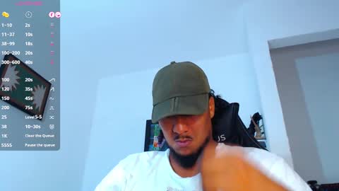 Snapshot of yosoy_enzo2020 chatting on October 14, 2025, 3:29 am Enzo online show from October 14, 2025, 3:29 am