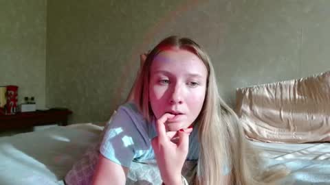 Snapshot of you_cant_forget chatting on September 18, 2025, 1:46 pm you_cant_forget online show from September 18, 2025, 1:46 pm