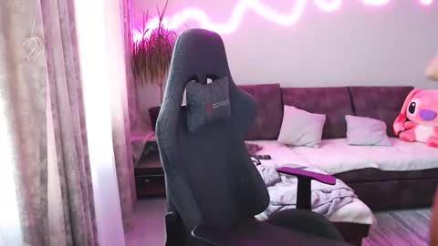 Snapshot of youdreamm chatting on October 26, 2025, 8:09 am Bella online show from October 26, 2025, 8:09 am