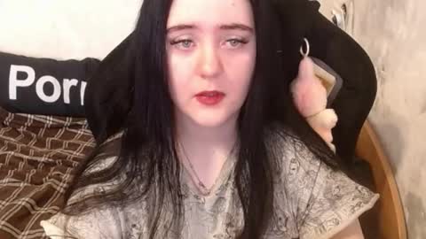 your_8a8y online show from October 22, 2025, 10:59 am