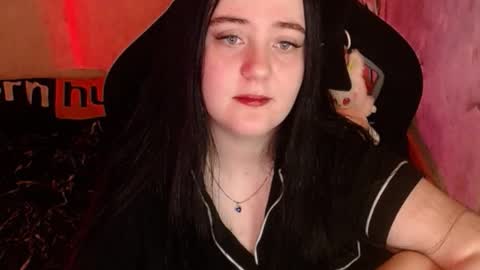 your_8a8y online show from December 15, 2025, 2:32 pm