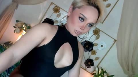 your_blondy_babe online show from August 6, 2026, 7:38 pm
