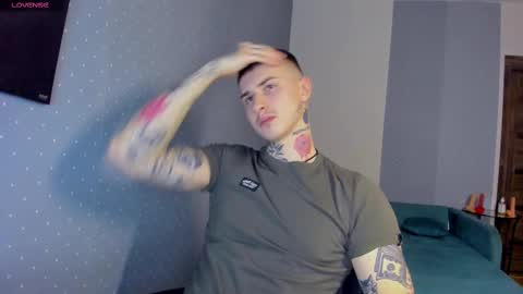 Snapshot of your_candy_boy chatting on March 5, 2025, 8:32 pm Hey my names Eric Would love to know each other better online show from March 5, 2025, 8:32 pm