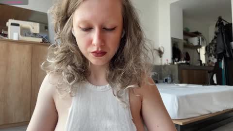 Snapshot of your_coraline_ chatting on December 28, 2024, 8:37 am your_coraline_ online show from December 28, 2024, 8:37 am