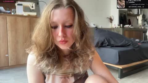 Snapshot of your_coraline_ chatting on January 21, 2025, 9:35 am your_coraline_ online show from January 21, 2025, 9:35 am