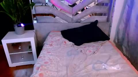 Snapshot of your_girl_of_dream chatting on April 7, 2026, 3:29 am your_girl_of_dream online show from April 7, 2026, 3:29 am