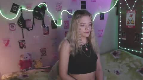 Snapshot of your_horny_friends chatting on November 4, 2025, 1:43 pm Your Horny Friends online show from November 4, 2025, 1:43 pm