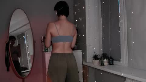 Alex and Kris long hair online show from September 30, 2025, 3:39 pm