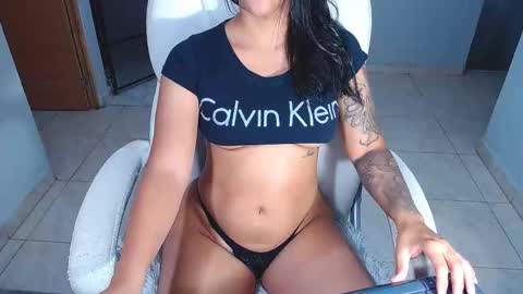 Snapshot of your_latin_girl chatting on September 19, 2025, 11:16 pm your_latin_girl online show from September 19, 2025, 11:16 pm