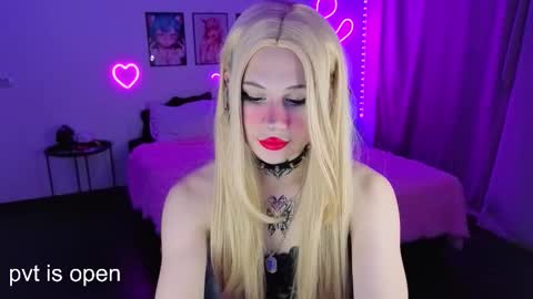 Snapshot of your_little_eva chatting on October 5, 2025, 9:45 pm Eva online show from October 5, 2025, 9:45 pm