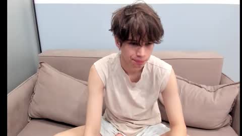 your_shy_guy online show from October 1, 2025, 4:07 am