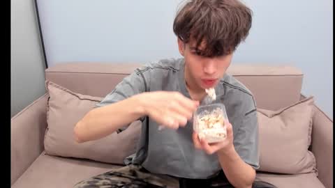 your_shy_guy online show from October 18, 2025, 2:47 am