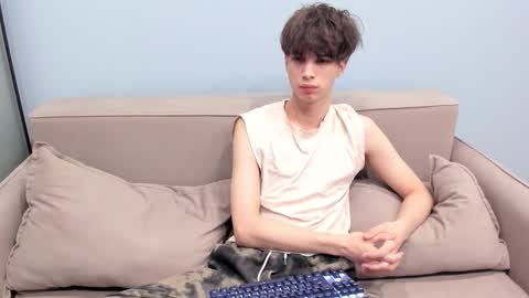 your_shy_guy online show from February 13, 2026, 7:10 pm