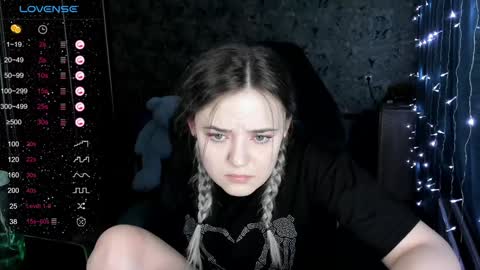 Snapshot of your_small_bunny chatting on December 5, 2024, 11:38 am Molly online show from December 5, 2024, 11:38 am