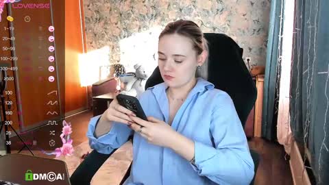 Snapshot of your_small_bunny chatting on March 5, 2025, 10:11 am Molly online show from March 5, 2025, 10:11 am