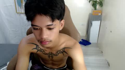 Snapshot of yourasian_eric chatting on May 15, 2026, 7:48 am yourasian_eric online show from May 15, 2026, 7:48 am