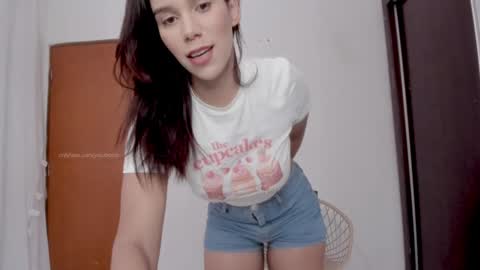 insta  yourboniee online show from December 28, 2024, 2:32 pm