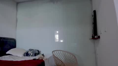 insta  yourboniee online show from September 17, 2025, 4:52 pm