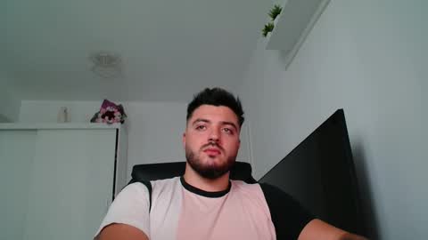 Snapshot of yourcrush000 chatting on October 4, 2025, 9:29 am Crush online show from October 4, 2025, 9:29 am