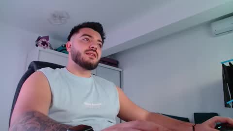 Snapshot of yourcrush000 chatting on November 22, 2025, 2:05 pm Crush online show from November 22, 2025, 2:05 pm