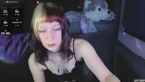 Snapshot of yourcutiegoth chatting on April 18, 2026, 7:58 pm Vasilisa online show from April 18, 2026, 7:58 pm