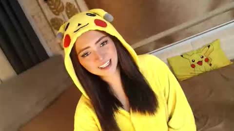 Snapshot of yourdevilsweettsx chatting on October 5, 2025, 12:47 pm JEN online show from October 5, 2025, 12:47 pm