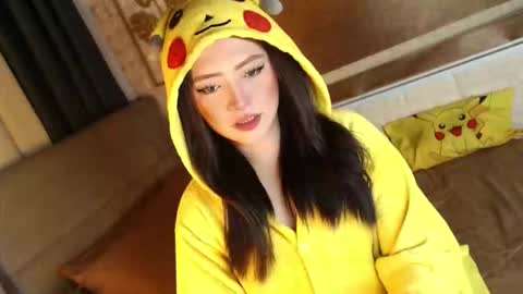 Snapshot of yourdevilsweettsx chatting on October 19, 2025, 10:38 am JEN online show from October 19, 2025, 10:38 am