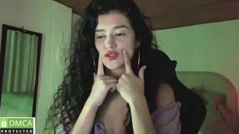 yourdreamgirl2025 online show from June 17, 2026, 12:02 am