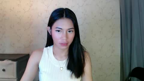 Snapshot of yourdreamgirlgwen chatting on May 30, 2026, 8:17 pm GWENI online show from May 30, 2026, 8:17 pm