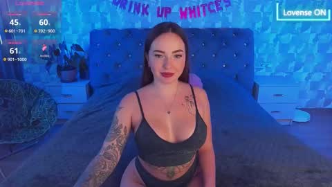 Snapshot of yourfantasywild chatting on November 4, 2025, 9:52 am Sue online show from November 4, 2025, 9:52 am