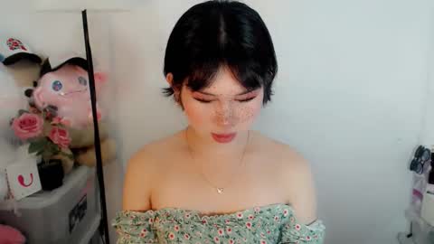 PrettyElla online show from October 22, 2025, 2:12 am